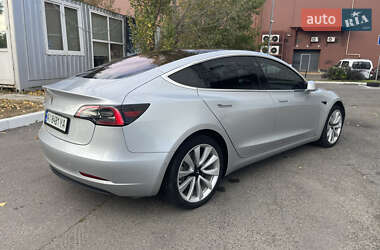 Седан Tesla Model 3 2018 в Броварах