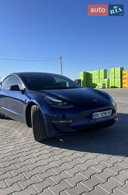 Седан Tesla Model 3 2022 в 