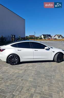 Седан Tesla Model 3 2023 в Луцке
