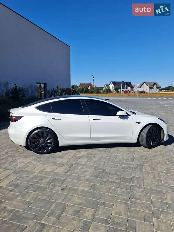 Седан Tesla Model 3 2023 в Луцьку