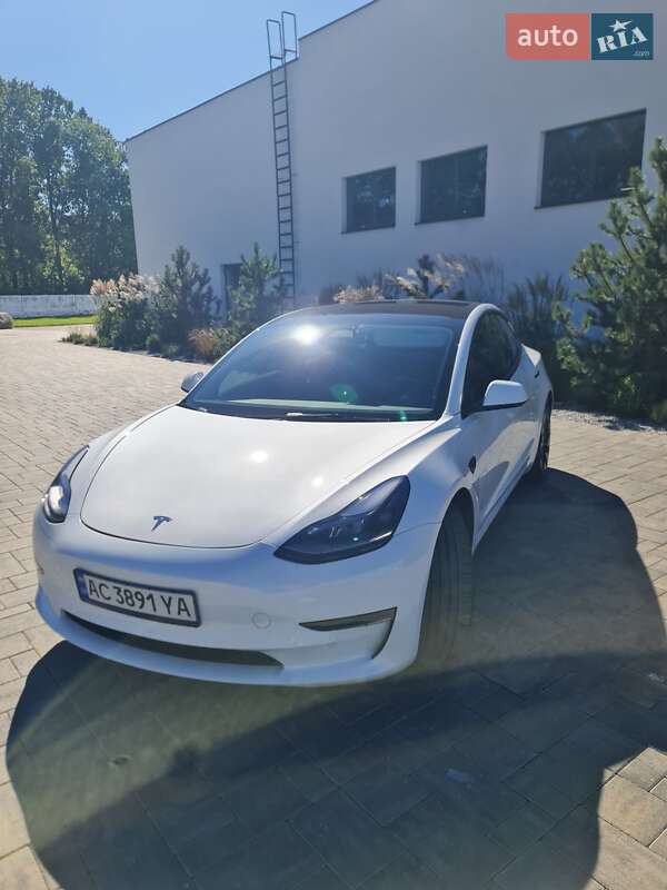 Седан Tesla Model 3 2023 в Луцьку
