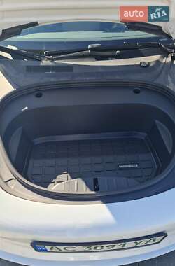 Седан Tesla Model 3 2023 в Луцке