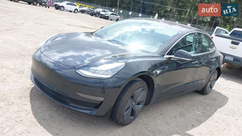 Седан Tesla Model 3 2018 в Львові