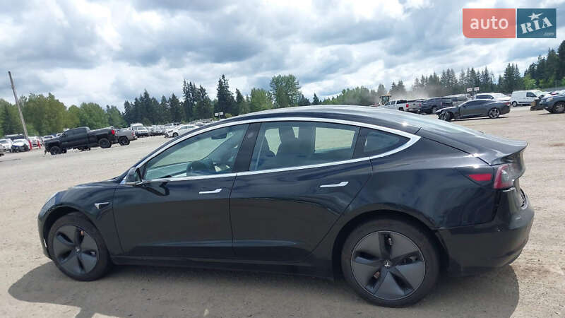Седан Tesla Model 3 2018 в Львові