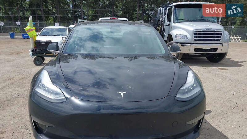 Седан Tesla Model 3 2018 в Львові