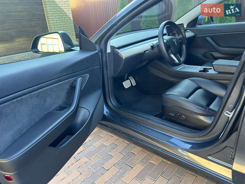 Седан Tesla Model 3 2021 в Житомире