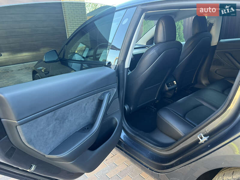Седан Tesla Model 3 2021 в Житомире