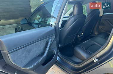 Седан Tesla Model 3 2021 в 