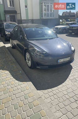Седан Tesla Model 3 2022 в Львове