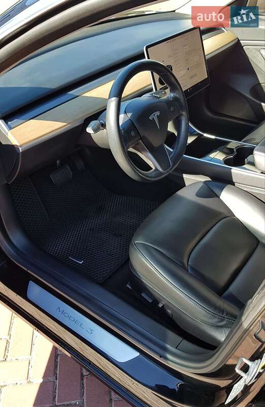 Седан Tesla Model 3 2018 в Рівному