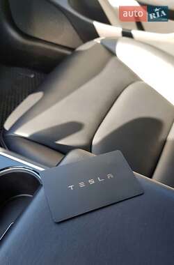 Седан Tesla Model 3 2018 в 
