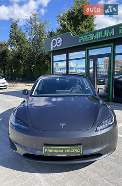 Седан Tesla Model 3 2024 в 