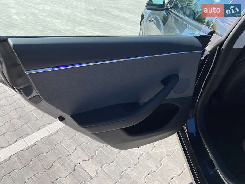 Седан Tesla Model 3 2024 в Києві