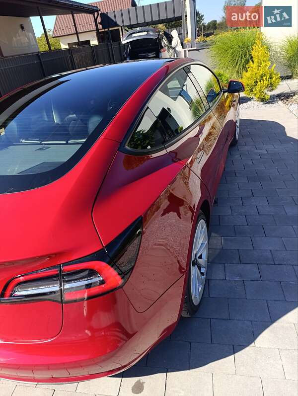 Седан Tesla Model 3 2022 в Стрию