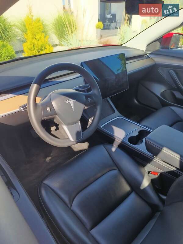Седан Tesla Model 3 2022 в Стрию