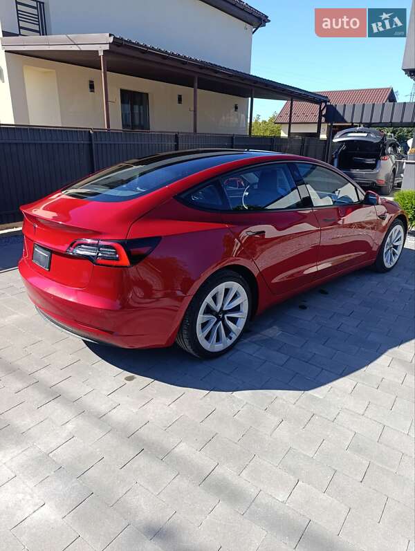 Седан Tesla Model 3 2022 в Стрию