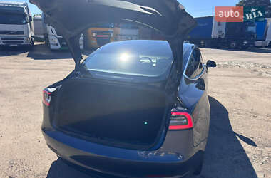 Седан Tesla Model 3 2020 в 