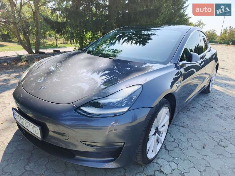 Седан Tesla Model 3 2019 в Дубно