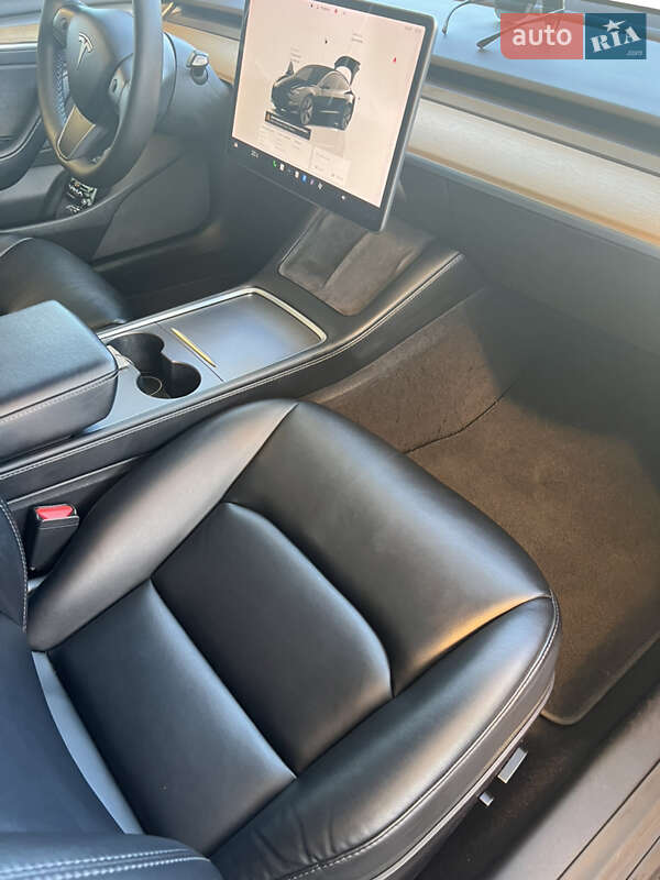 Седан Tesla Model 3 2022 в Ужгороде