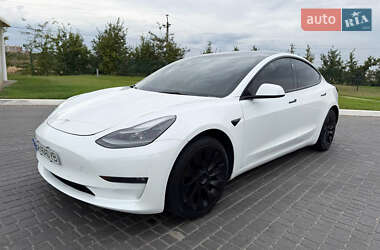 Седан Tesla Model 3 2022 в 