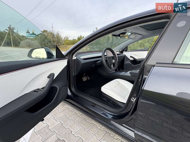 Седан Tesla Model 3 2024 в Рівному