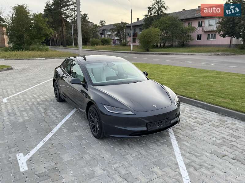 Седан Tesla Model 3 2024 в Рівному