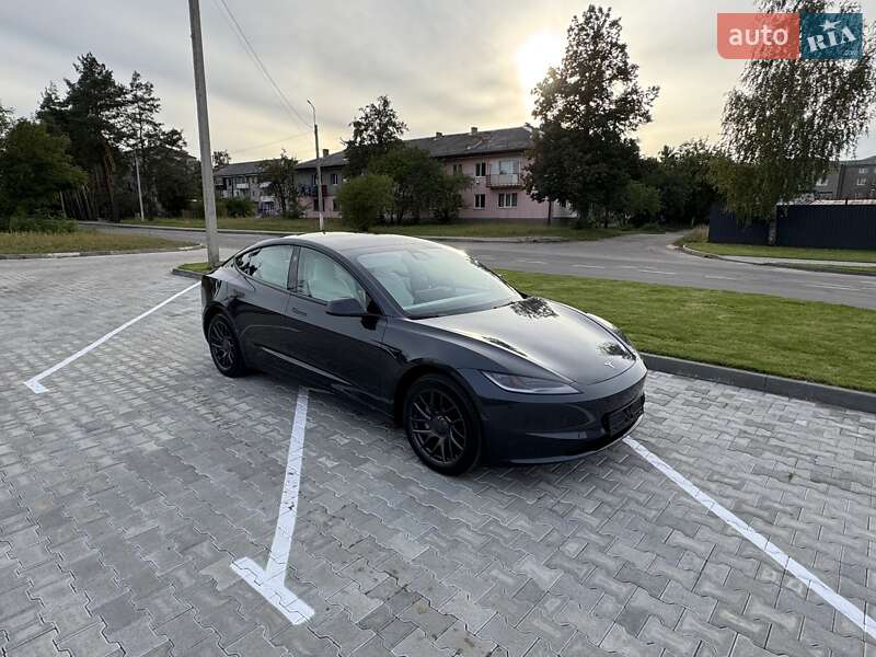 Седан Tesla Model 3 2024 в Рівному