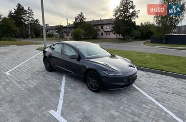 Седан Tesla Model 3 2024 в 
