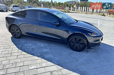 Седан Tesla Model 3 2024 в 