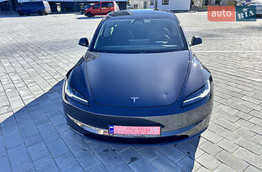 Седан Tesla Model 3 2024 в 