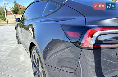 Седан Tesla Model 3 2024 в 