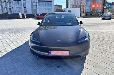 Седан Tesla Model 3 2024 в 