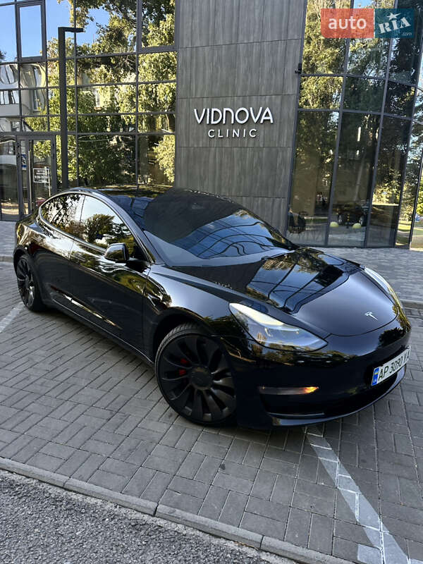 Седан Tesla Model 3 2021 в 