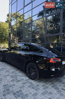Седан Tesla Model 3 2021 в 