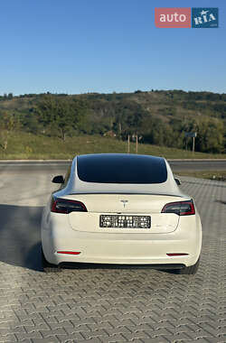 Седан Tesla Model 3 2021 в 