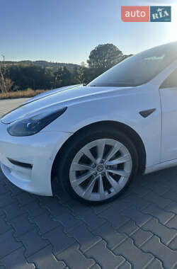 Седан Tesla Model 3 2021 в 
