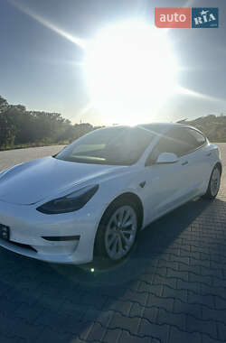Седан Tesla Model 3 2021 в 