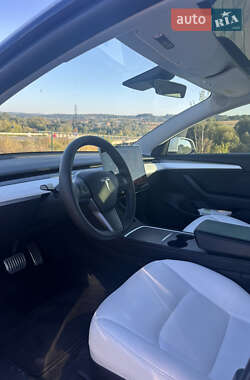 Седан Tesla Model 3 2021 в 