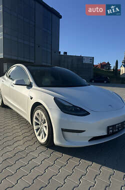 Седан Tesla Model 3 2021 в 