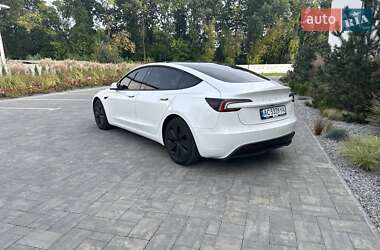 Седан Tesla Model 3 2024 в 