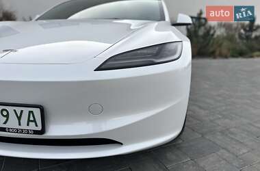 Седан Tesla Model 3 2024 в 