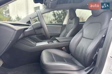 Седан Tesla Model 3 2024 в 
