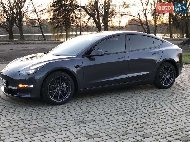 Седан Tesla Model 3 2022 в Луцьку