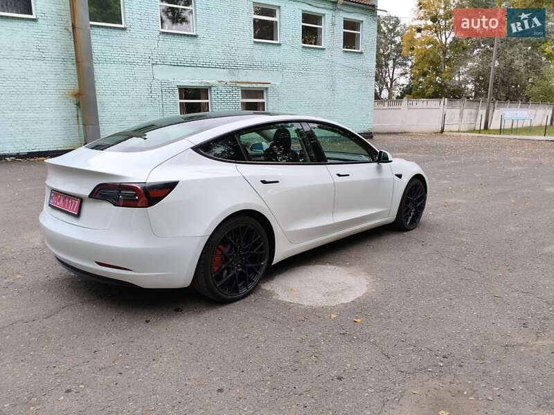 Седан Tesla Model 3 2023 в Теплику