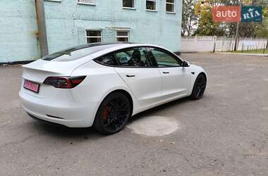 Седан Tesla Model 3 2023 в 
