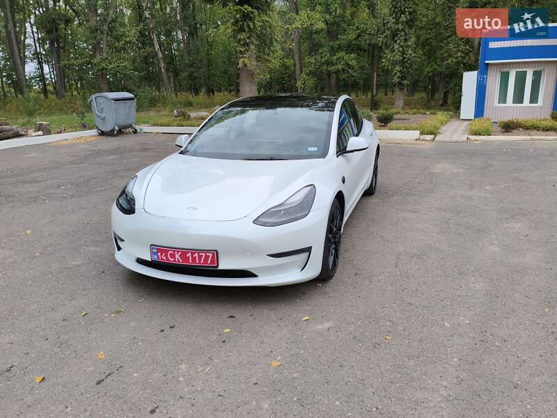 Седан Tesla Model 3 2023 в Теплику