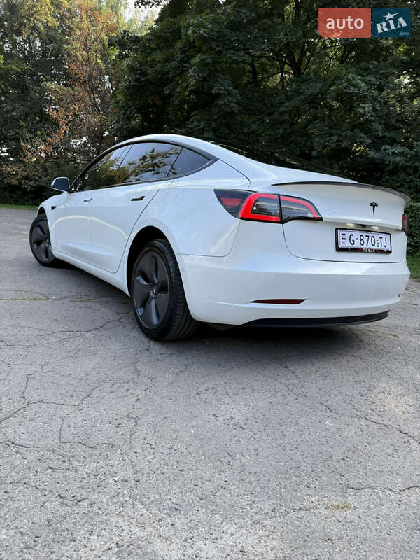 Седан Tesla Model 3 2019 в Львове