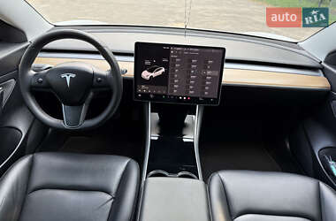Седан Tesla Model 3 2019 в 