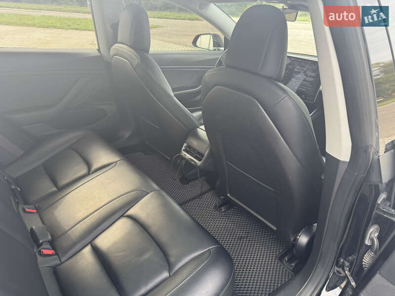 Седан Tesla Model 3 2018 в Львові