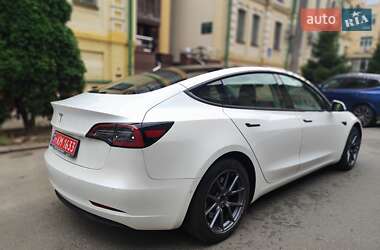 Седан Tesla Model 3 2021 в 
